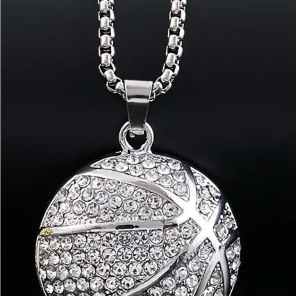 Elegant Silver Pendant Necklace - Picture 7 of 9